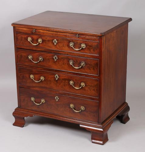 FIne George III period mahogany chest-of-drawers