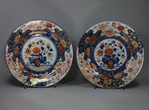 Pair of Chinese imari plates, Qianlong (1736-95)