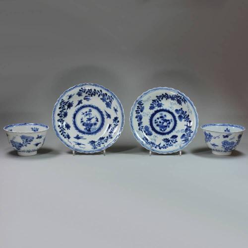 Pair of Chinese blue and white teabowls and saucers, Kangxi (1662-1722)