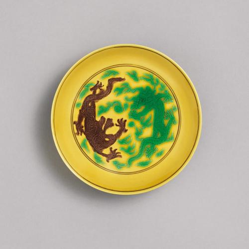 Chinese imperial porcelain saucer dish, 1662-1722