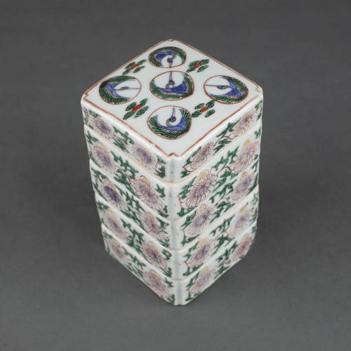 Chinese porcelain wucai four-tiered square picnic box, Tianqi, 1621-1627
