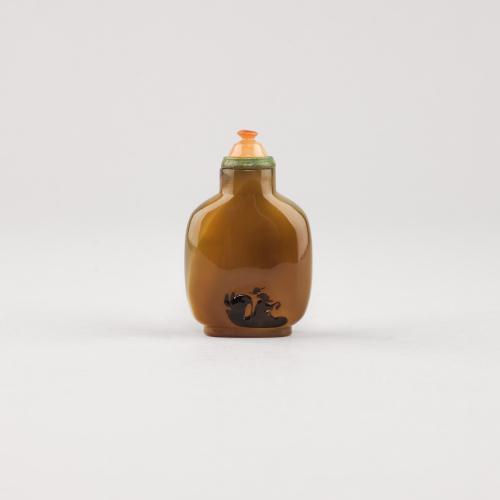 Chinese honey shadow agate snuff bottle