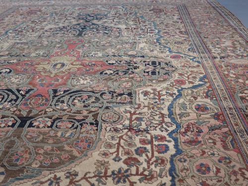 Fine Early Sarouk Carpet 