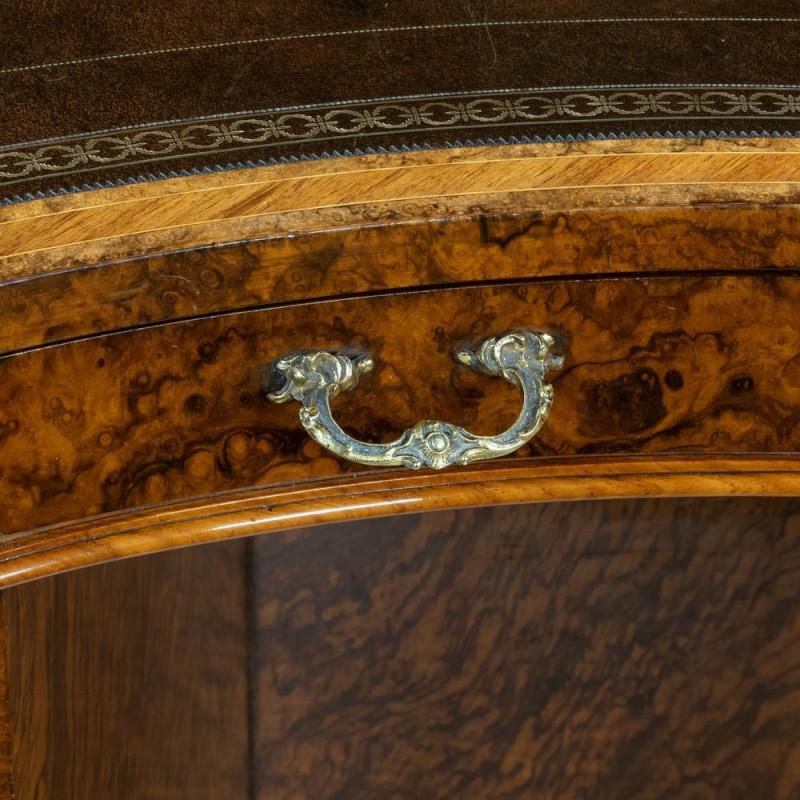 Victorian kidney-shaped desk in richly figured burr walnut by Gillows