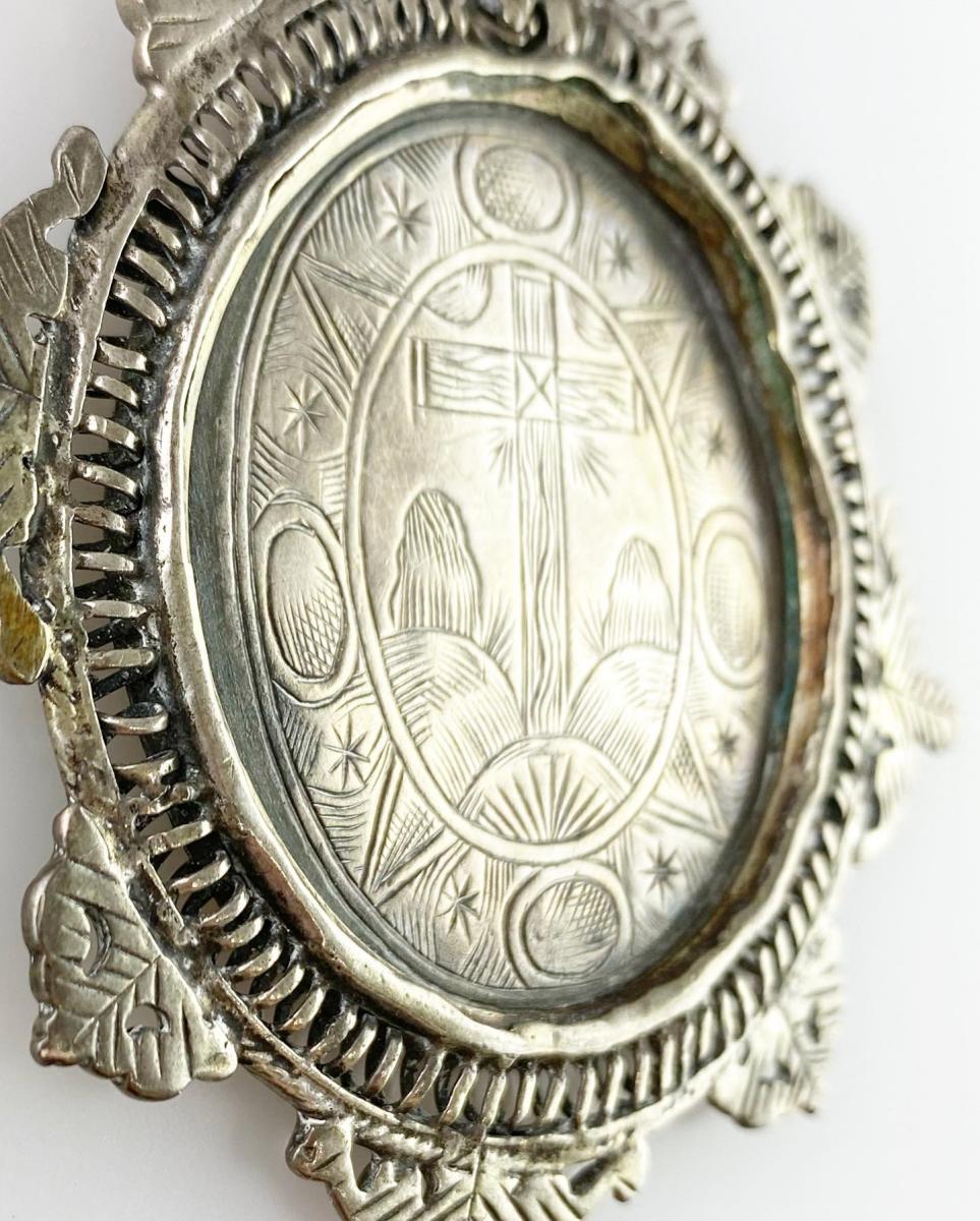 Silver devotional pendant. Spanish, late 17th century | BADA