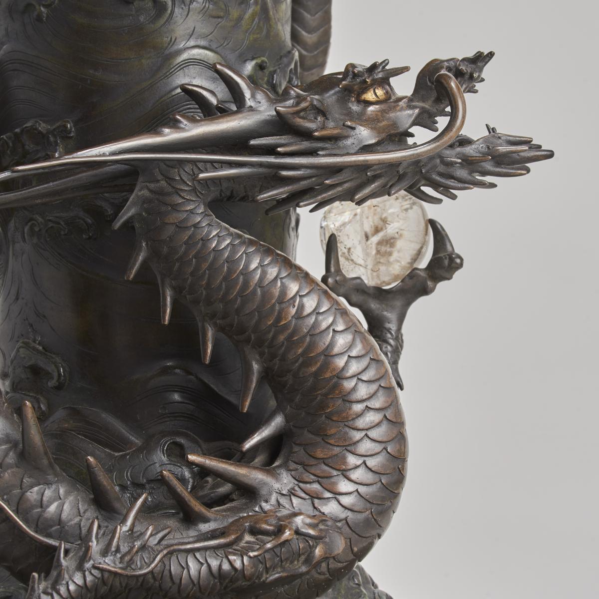 Bronze vase with Dragon decoration Japanese, Circa 1880 | BADA