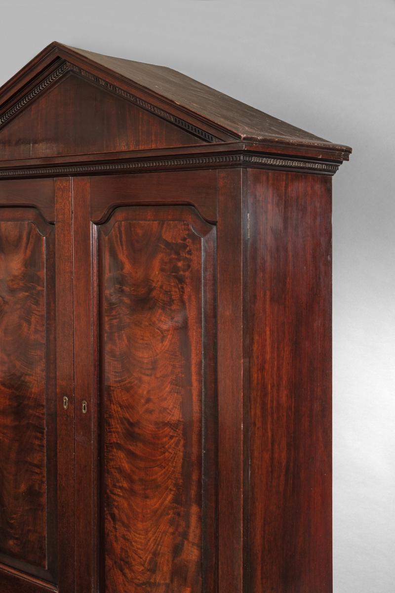Architectural Georgian mahogany two door cabinet