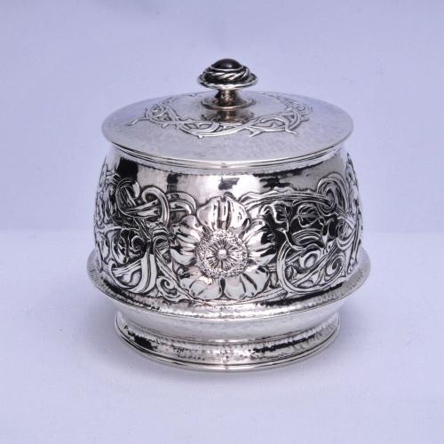 Ramsden and Carr silver powder box with stone or enamel inset