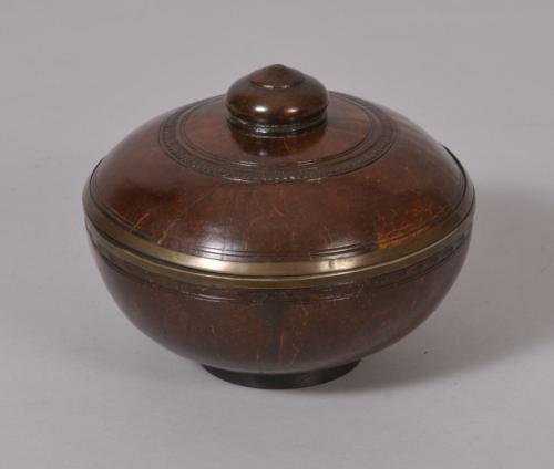 S/2699 Antique Treen 19th Century Coconut Lidded Bowl