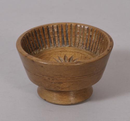 S/2815 Antique Treen Small Georgian Sycamore Flummery Mould