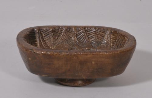 S/2889 Antique Treen 18th Century Carved Sycamore Meat or Pie Mould