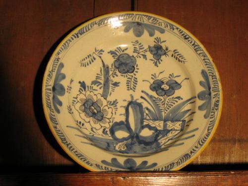 A good, large, mid-18th century, Dutch delftware plate