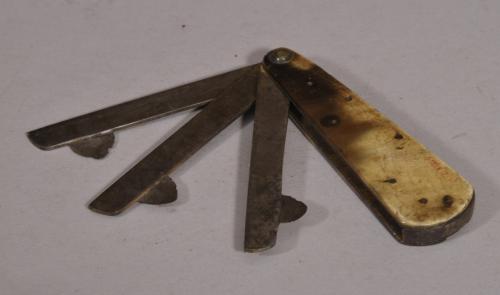 S/3986 Antique Bone Cased Fleam Knife of the Georgian Period