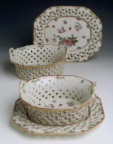 Chinese export porcelain baskets and stands, circa 1780, Qianlong reign, Qing dynasty