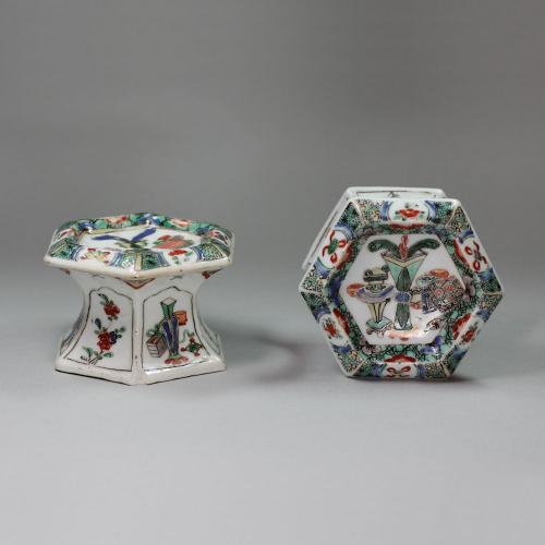 Pair of Chinese famille-verte hexagonal salts, Kangxi (1662-1722)