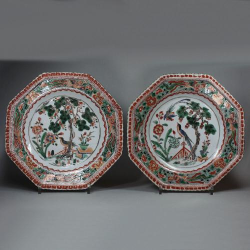 Pair of octagonal Chinese famille verte dishes, Kangxi (1662-1722)