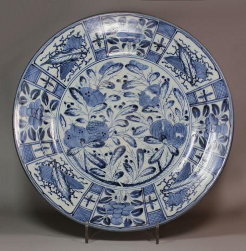 Japanese blue and white Arita charger, 17th century