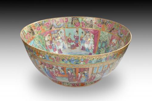 A Large and Fine 'Mandarin Palette' Porcelain Punch Bowl, Qing Dynasty, Jiaqing Period 1796 - 1820