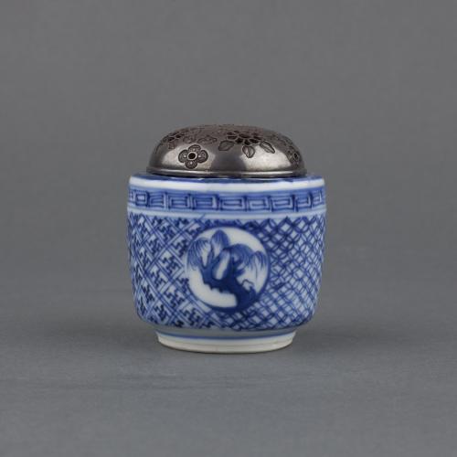 Chinese porcelain blue and white miniature shonzui type censer, Chngzhen, 1628-1644