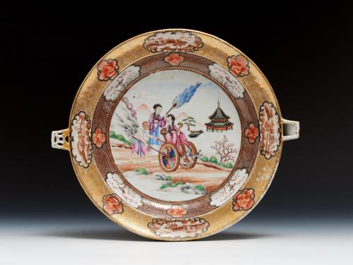 Chinese porcelain hot water plate, Rockefeller pattern, Qianlong.