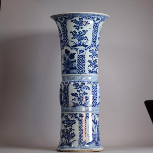 Chinese blue and white beaker vase, Kangxi (1662-1722)