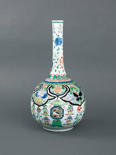 Chinese porcelain famille verte bottle vase, Kangxi, circa 1690