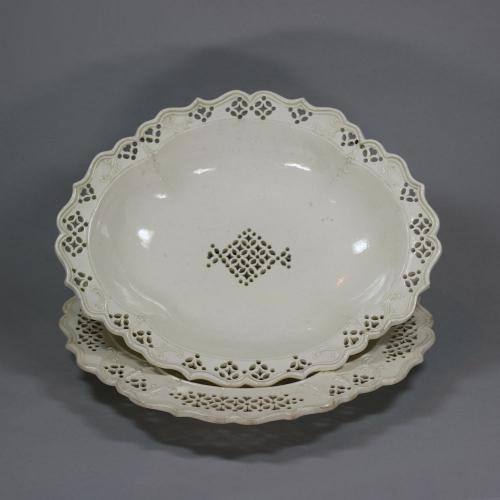English creamware oval strawberry dish and stand, late 18th Century