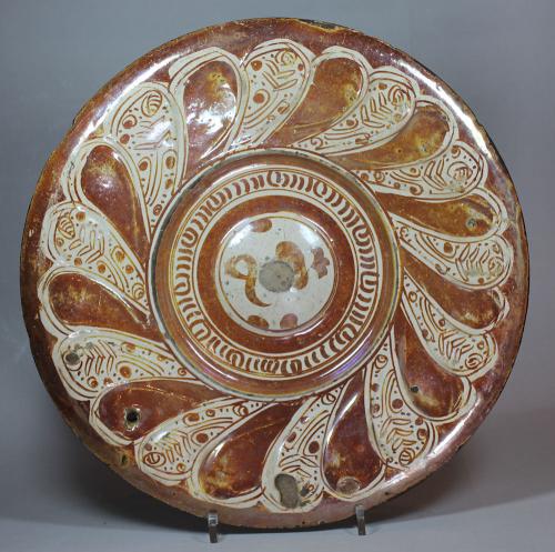 Spanish Hispano-Moresque lustre pottery dish, Andalusia, Manises, 17th century