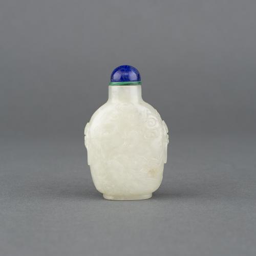 A Chinese white jade snuff bottle, Qianlong, 1736-1795