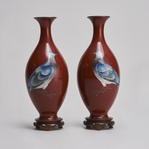 An exquisite pair of Japanese Cloisonne vases (Gonda Hirosuke)
