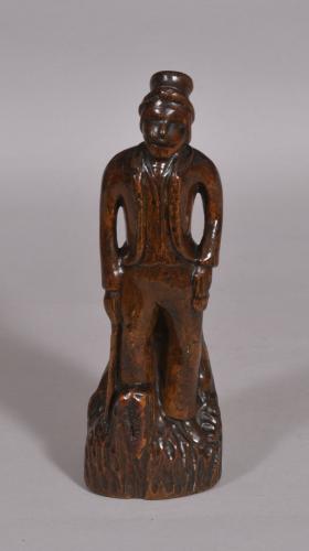 S/4521 Antique Early 19th Century Carved Walnut Figure of a Gentleman