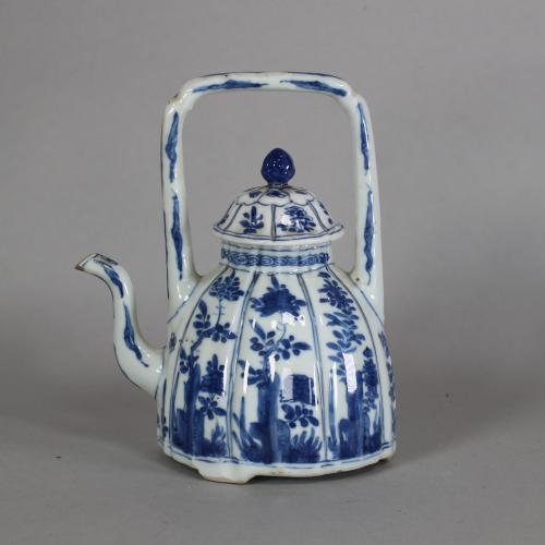 Chinese blue and white moulded teapot and cover, Kangxi (1662-1722)