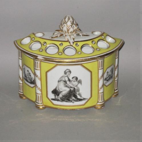 Chamberlains Worcester Porcelain Bough Pot, circa 1810