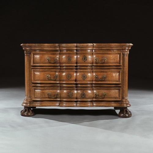 Rare Early 18th Century Franco-flemish Oak Serpentine Fronted Commode