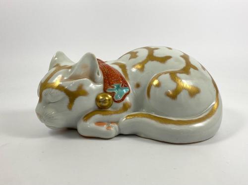 Kutani porcelain cat, Japan, circa 1900, Meiji Period