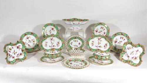 Spode Porcelain Dessert Service, Pattern # 302,  Thirty-Two Pieces,  Circa 1800-1810