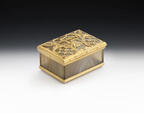 An important early George III Gold Mounted Enlish Hardstone Snuff Box made, almost certainly, in London circa 1760