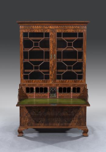 Late Georgian Mahogany Cabinet by Gillow - open