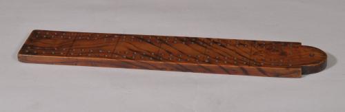 S/5321 Antique Treen 19th Century Arbutus Wood Cribbage Board