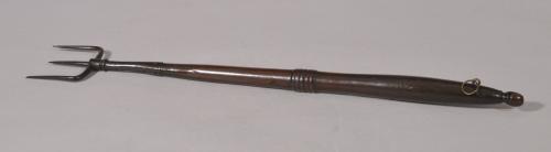S/5487 Antique Treen 19th Century Beech Handled Toasting Fork