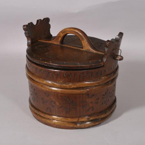 S/5656 Antique Treen 19th Century Norwegian Pine Lidded Porridge Pot