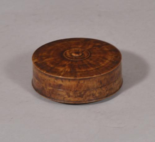S/5692 Antique Treen 19th Century Swedish Burr Birch Snuff Box