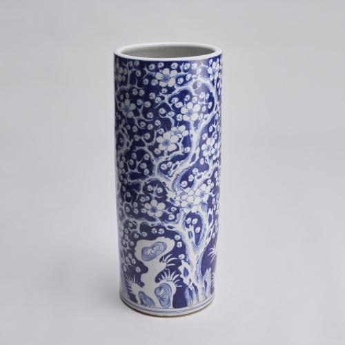 An attractive, late 19th Century Chinese porcelain blue and white Umbrella stand
