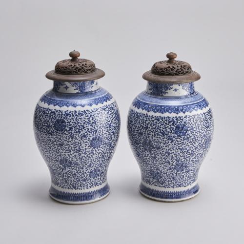 antique Chinese blue and white porcelain covered jars (Circa 1800)