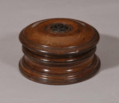 S/5786 Antique Treen Early 19th Century Oak Table Snuff Box