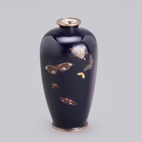 Japanese cloisonné enamel vase decorated with butterflies signed Ando Jubei, Meiji Period