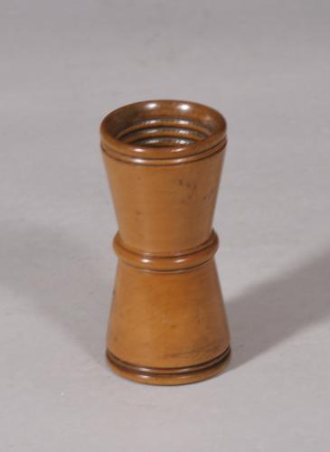 S/6043 Antique Treen Late Victorian Boxwood Dice Shaker